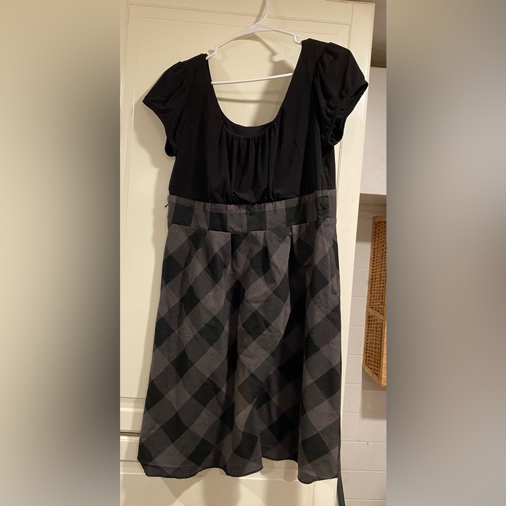 Maurices Elegant Black & gray midi dress size 13/14